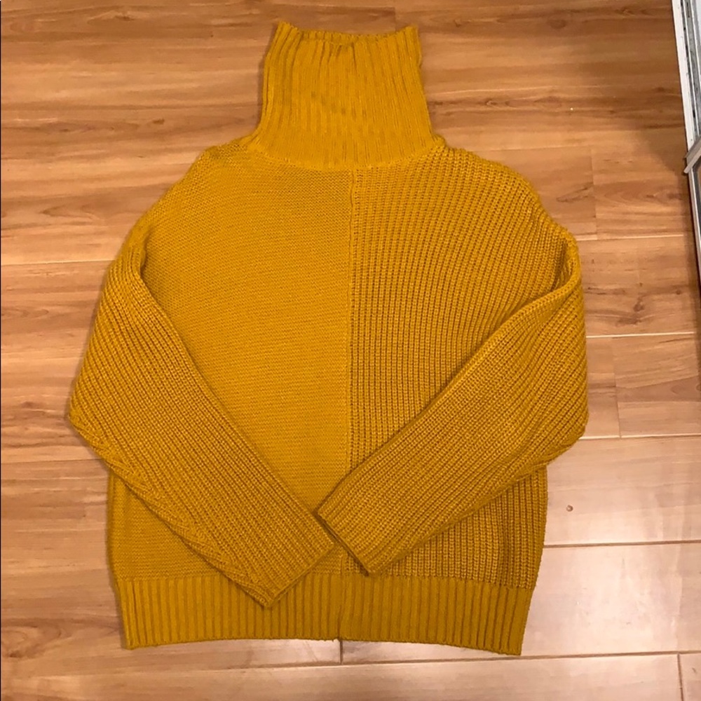 mustard knit turtleneck sweater sz small
